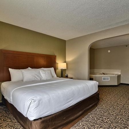 Clarion Inn & Suites - University Area Cortland Eksteriør bilde